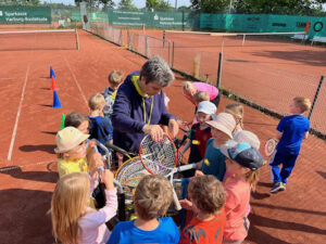 Tennis für die Kids aus dem Kindergarten